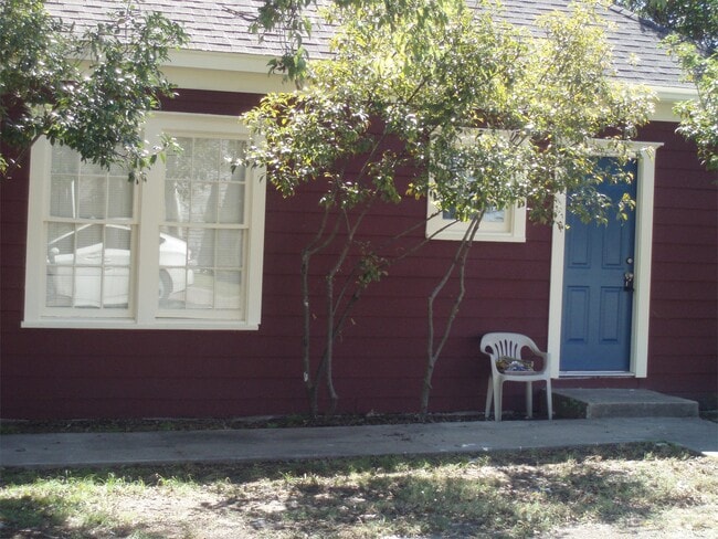 Building Photo - 1512 Live Oak St