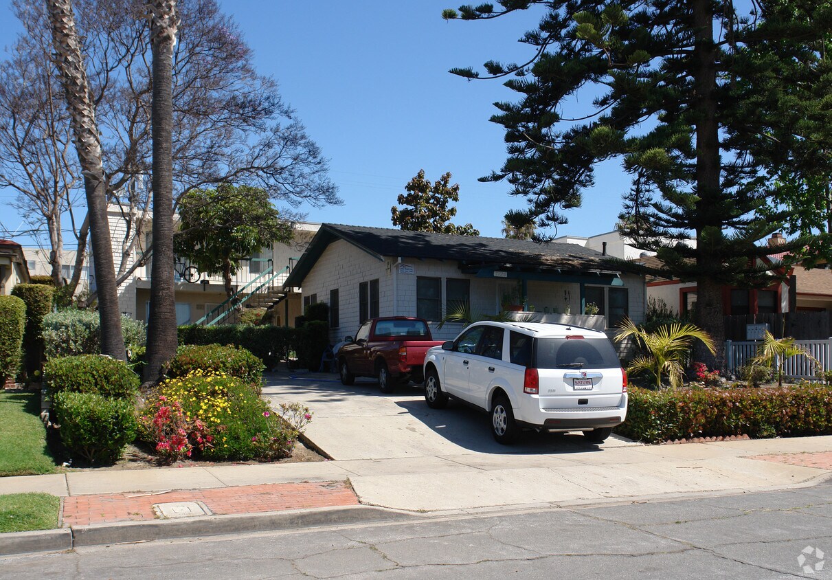 Primary Photo - 1726 Missouri St