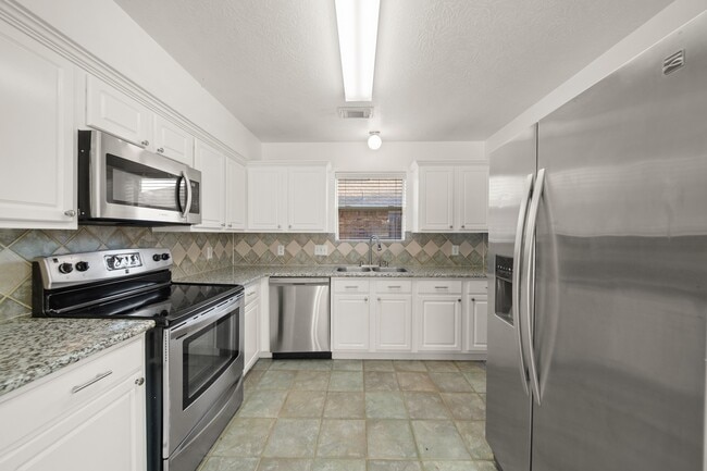 Foto del edificio - 2208 Day Dr