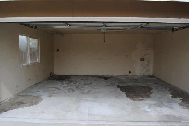 Building Photo - 520 Delfino Ln