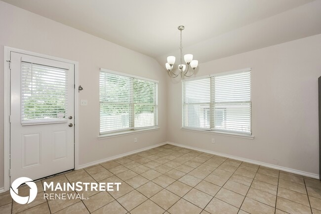 Building Photo - 1037 E Powell Ave