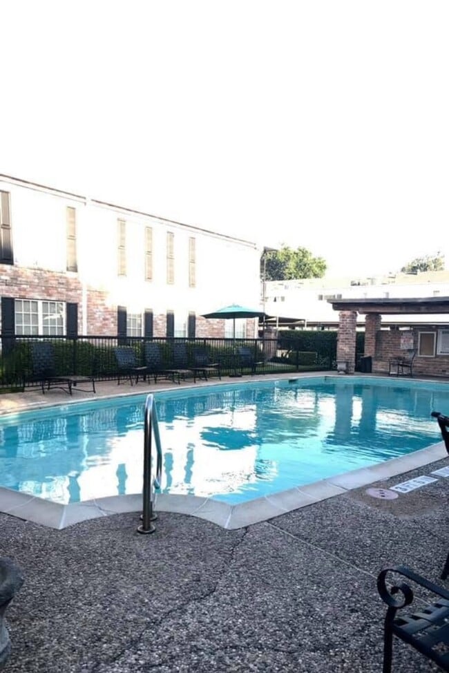 Building Photo - 6410 Del Monte Dr