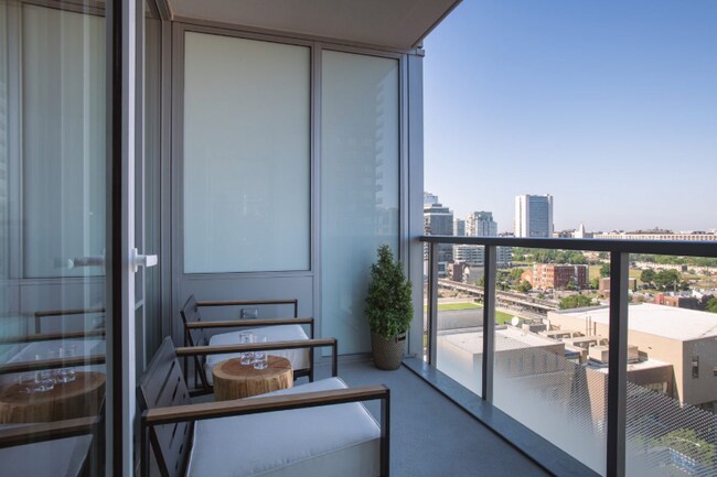 Foto del edificio - 200 W Hill St