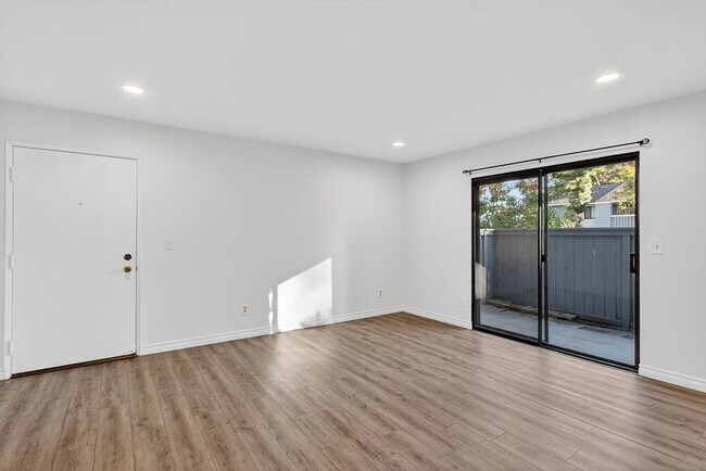 Foto del edificio - Updated Quaint Condo Close to San Juan Creek Trail and Doheny State Beach!