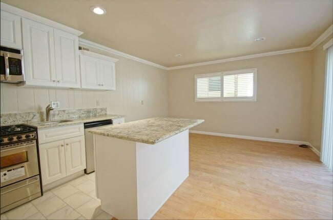 Building Photo - 320 24th Street