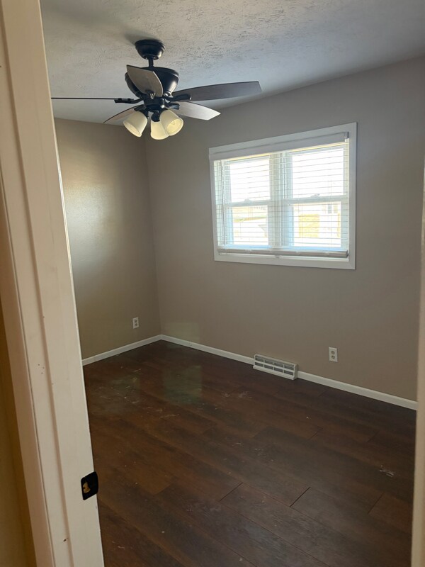 Foto del edificio - 506 Meadow Ln