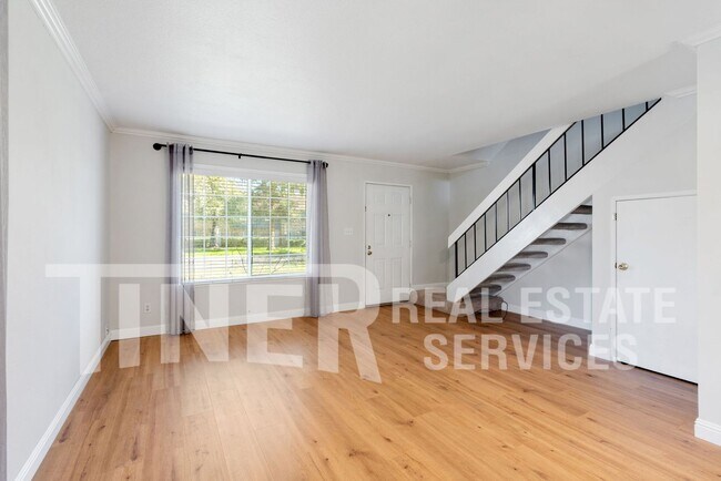 Building Photo - 4010 Oak Villa Cir