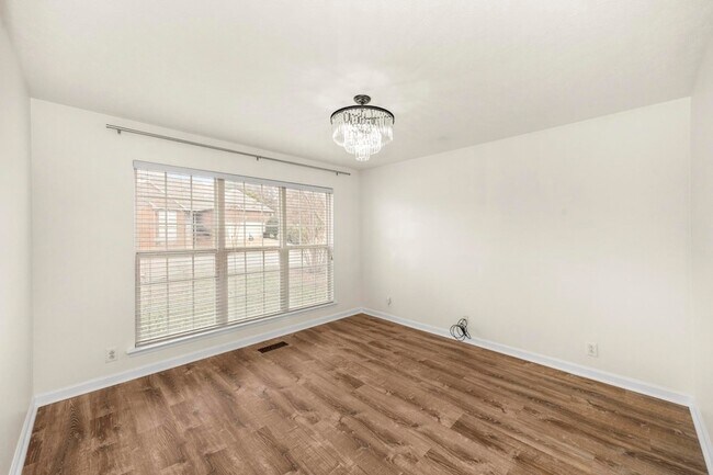 Foto del edificio - 7028 Sugarplum Rd