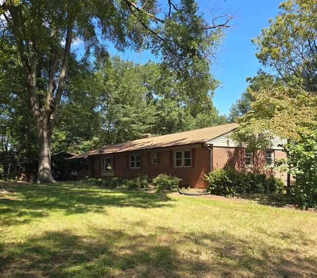 Foto del edificio - 420 Downey Pl