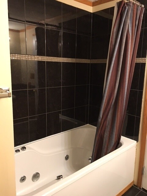 Photo du bâtiment - 3 Bed 2 Bath Unit in Didsbury, AB