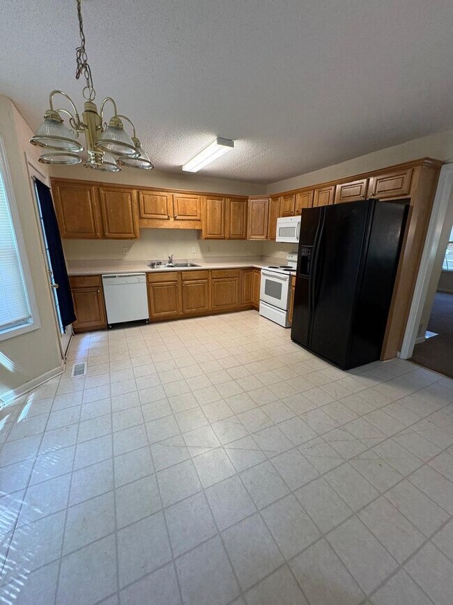 Building Photo - 886 Eagles Nest Cir