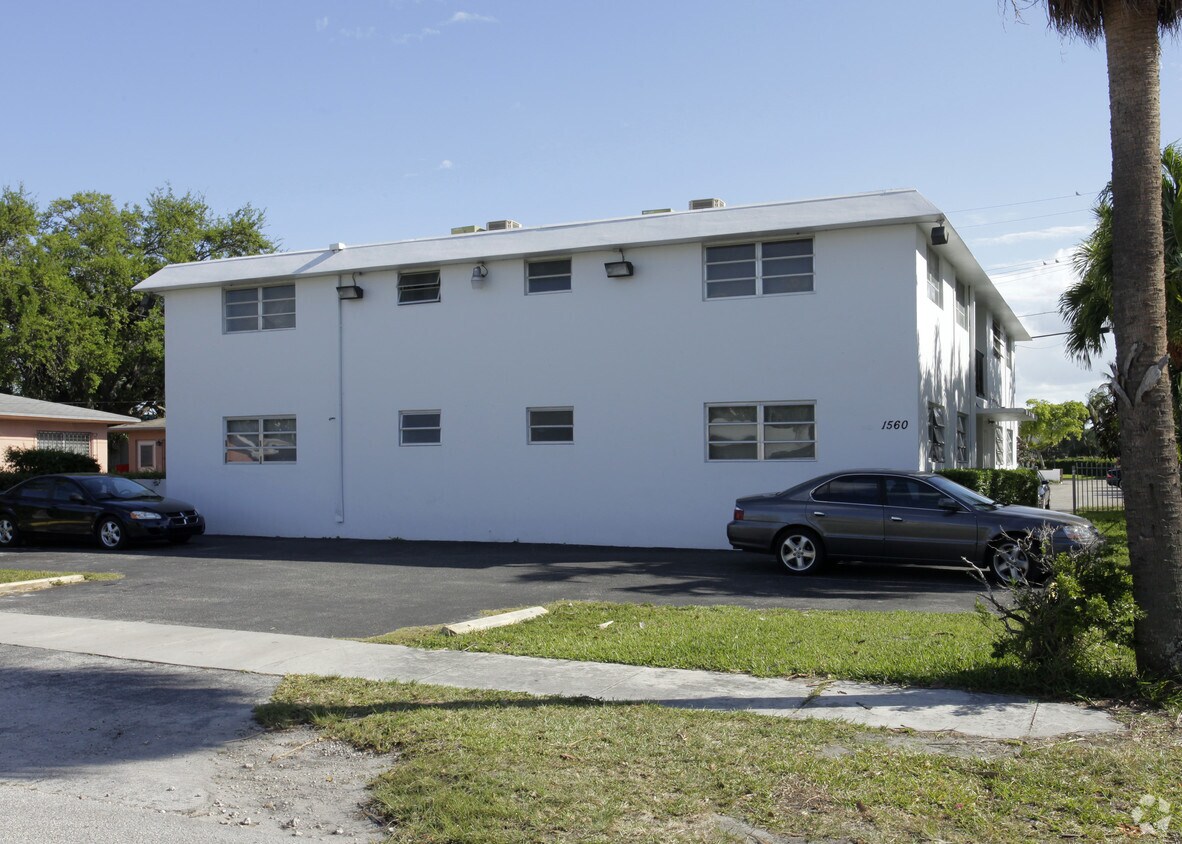 Primary Photo - 1560 NE 124th St