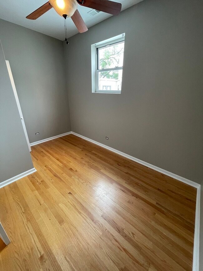 Building Photo - 4207 N Elston Ave