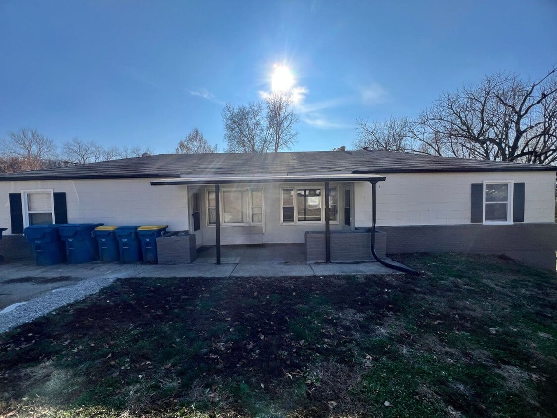 Primary Photo - Cozy 1-Bedroom Triplex Unit with New Appliances