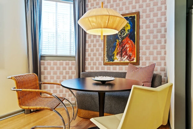 Building Photo - 4413 1/2 N Greenview Ave