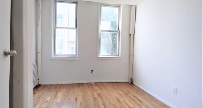 Building Photo - 84 Newel St