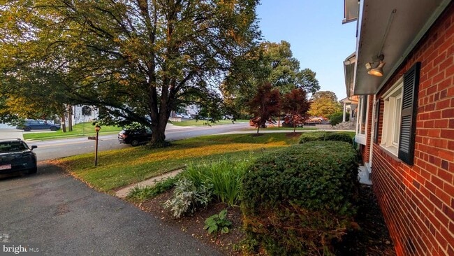 Building Photo - 5908 Greentree Rd