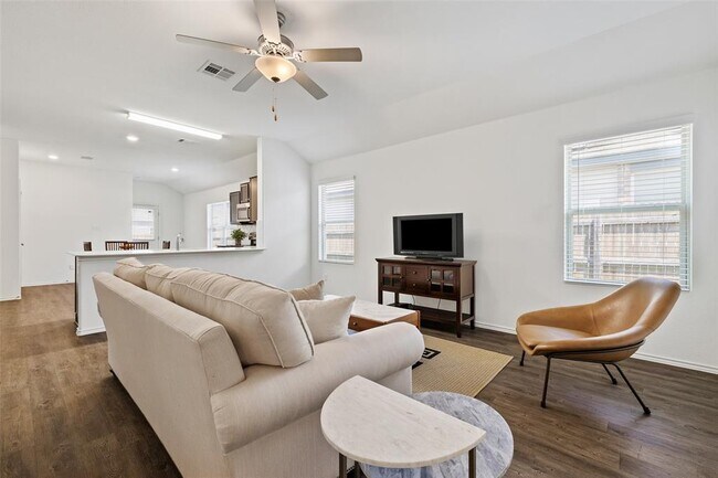 Foto del edificio - 516 Circle Wy