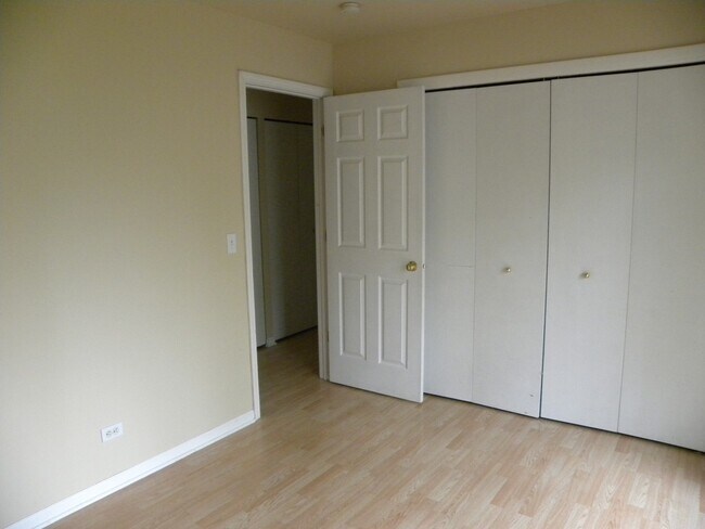 Building Photo - 73 Hickory Dr