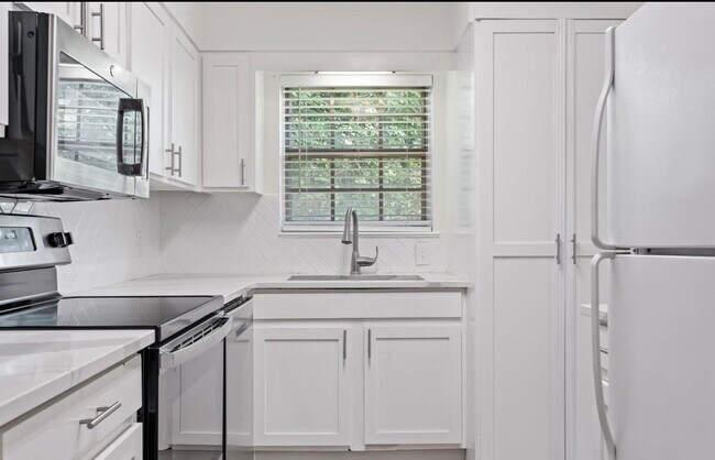 Foto del edificio - 851 Vestavia Villa Ct
