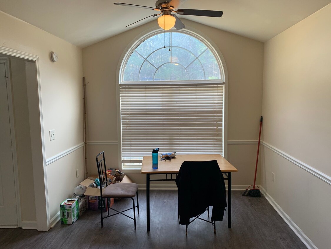 Building Photo - 3BR Eastside Single Family Home in Pinecrest!