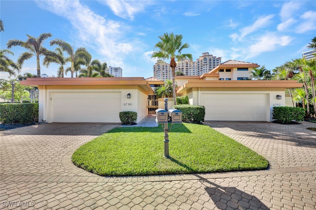 Foto principal - 6790 Pelican Bay Blvd