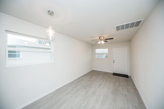 Foto del edificio - 5040 Mallow St