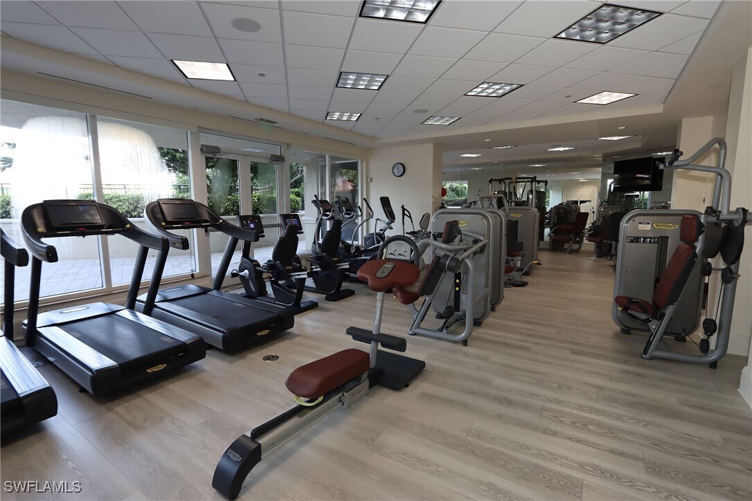Foto principal - 8787 Bay Colony Dr