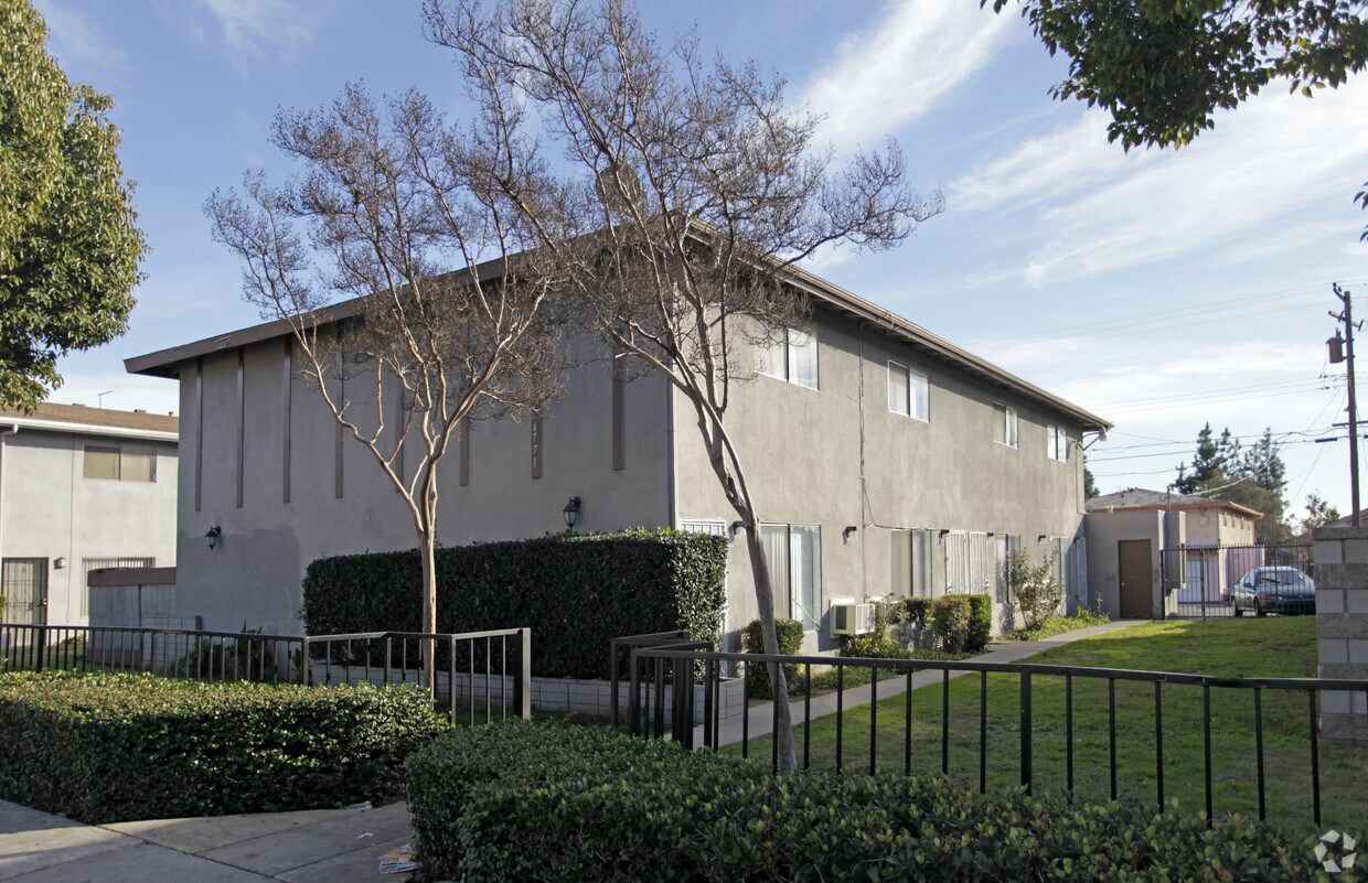 Primary Photo - 4771 Canoga St