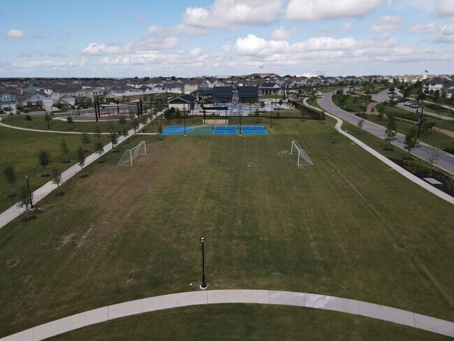 Foto del edificio - 141 Bluestem Dr