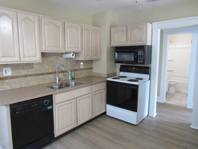 Building Photo - 87 William St