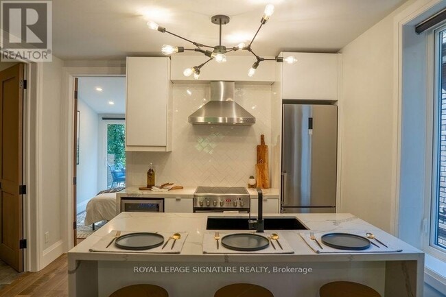 Photo du bâtiment - 166 Oakmount Rd