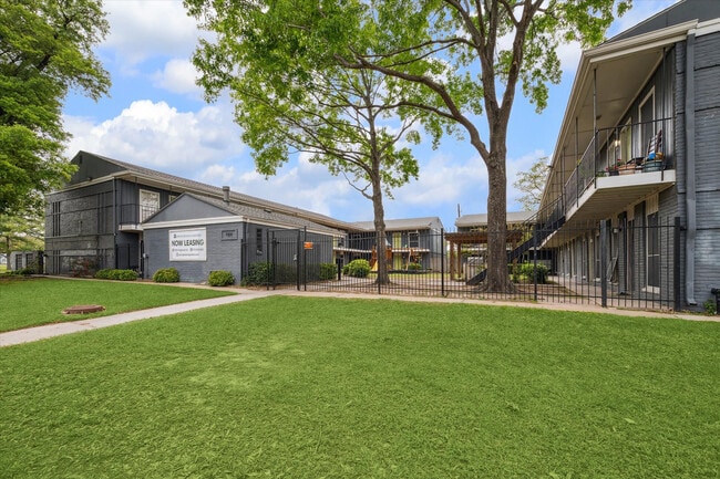 Front View - Spring Branch Gardens Apartments