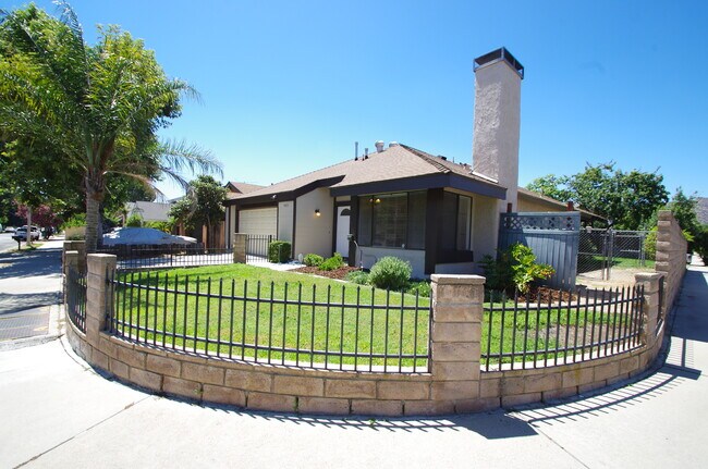 Foto del edificio - 10035 Owensmouth Ave