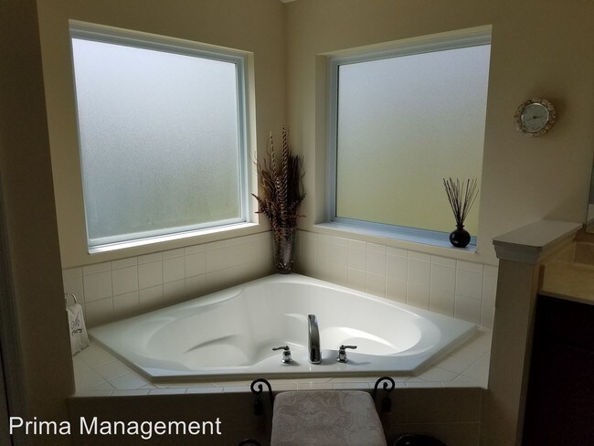 Foto del edificio - 3396 Willow Creek Dr