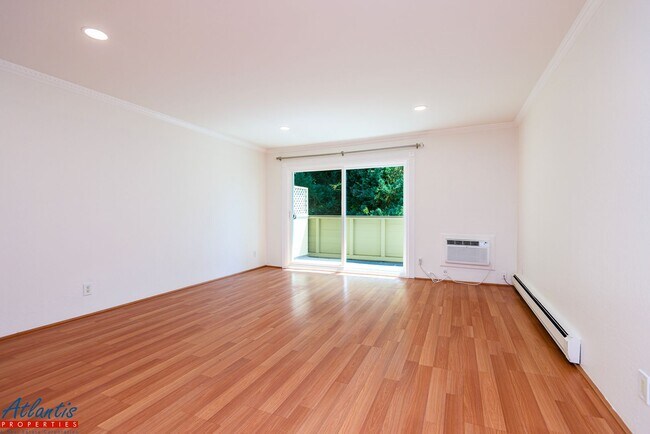 Foto del edificio - Lovely & Spacious Condo | A/C | In-Unit La...