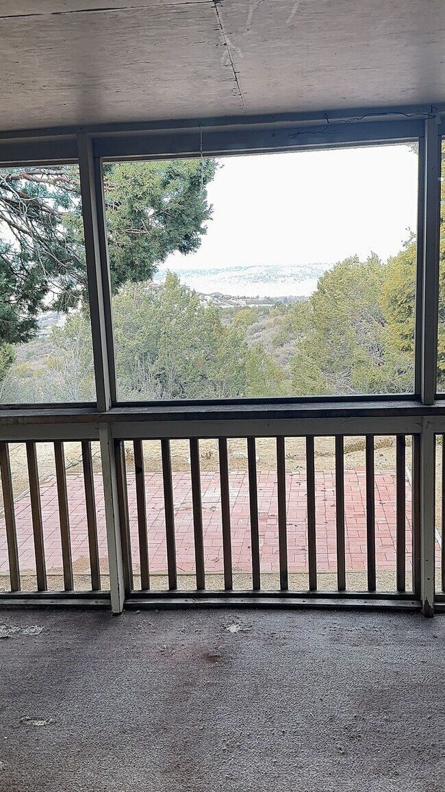 Foto del edificio - 542 E Juniper Dr