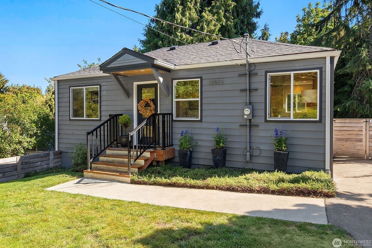 Primary Photo - 3Bd/1.75Ba Seattle House
