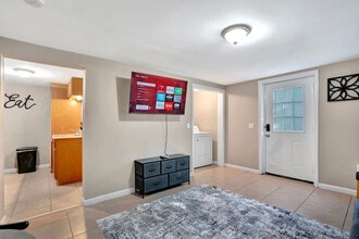 Building Photo - 408 Martin St
