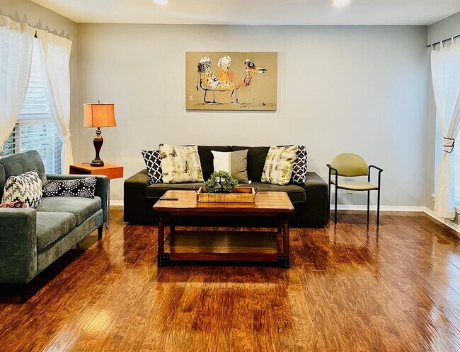 Building Photo - 6501 E Hill Dr