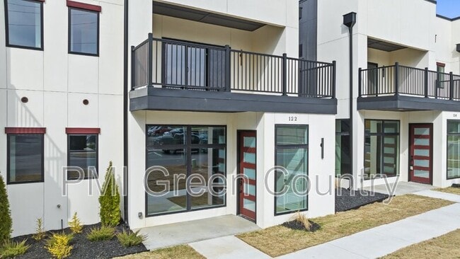 Building Photo - 122 E Elgin St