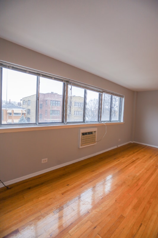 Foto del edificio - 5701 N Kimball Ave