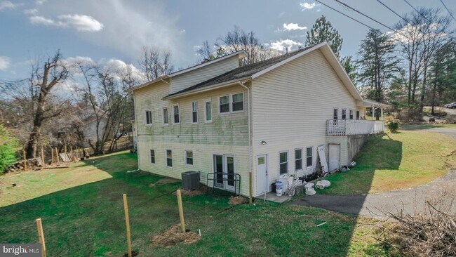 Building Photo - 7828 Rebel Dr
