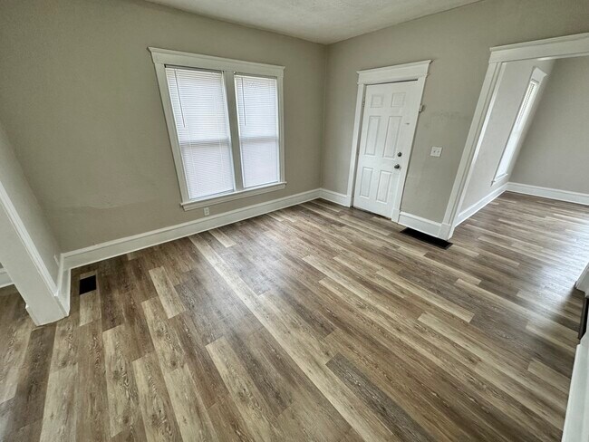 Building Photo - 409 8th St