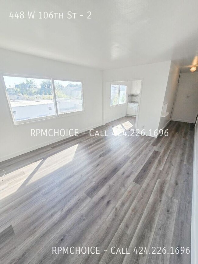 Building Photo - 448 W 106th St