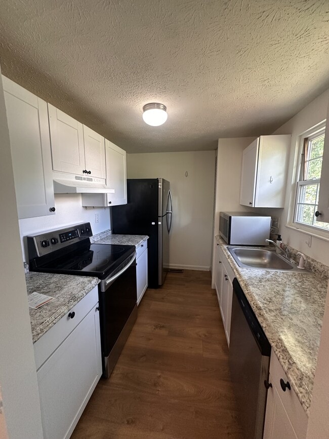Foto del edificio - 445 Heather Ridge Dr