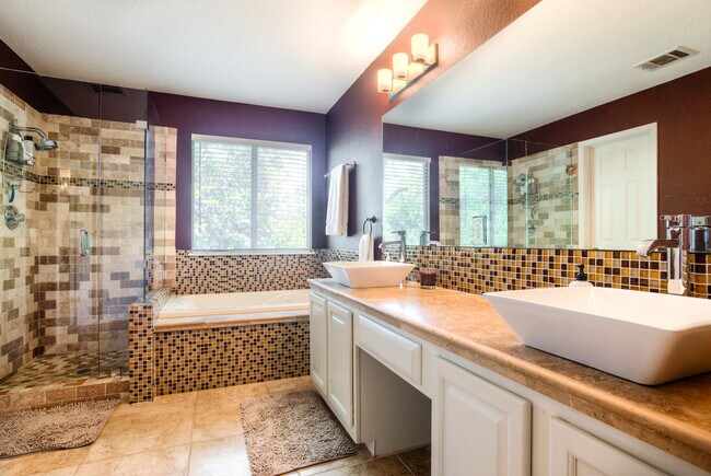 Master bath - 4131 Travis Country Cir