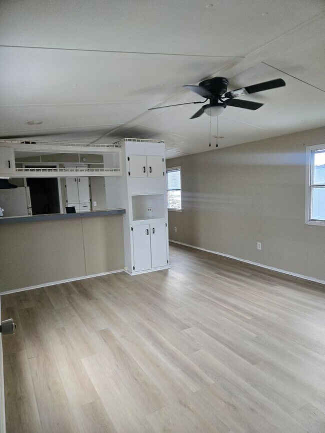 Foto del edificio - 3 bedroom, 2 bath Mobile Home in Yorktowne