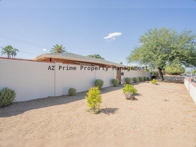 Building Photo - 2020 N 7th Ave