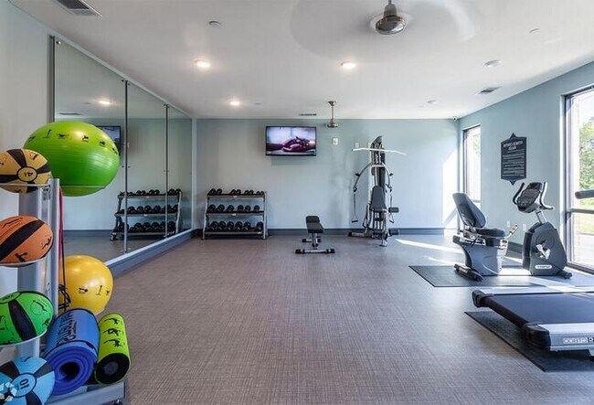 Foto del edificio - 4611 N Interstate 35 Frontage Rd